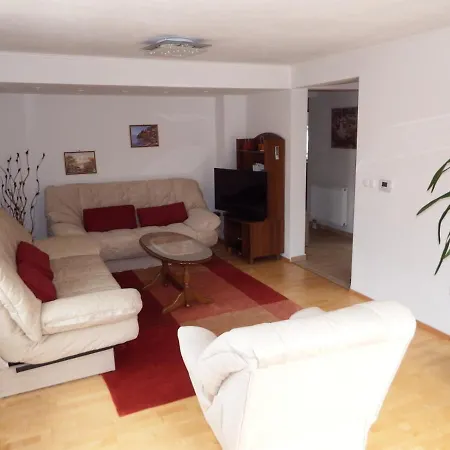 Our Way S With Two Aircos And Own Garage Apartman Sarajevo