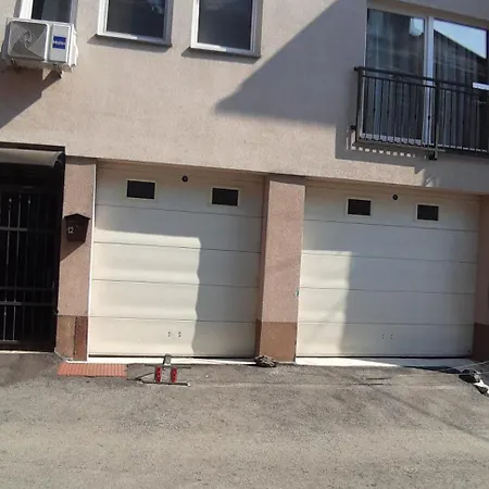 Apartman Our Way S With Two Aircos And Own Garage