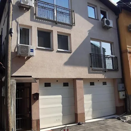 Our Way S With Two Aircos And Own Garage Apartman Sarajevo
