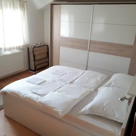 Our Way S With Two Aircos And Own Garage Apartman