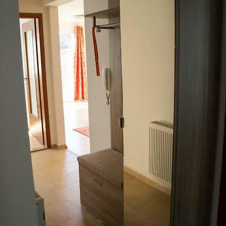 Our Way S With Two Aircos And Own Garage Apartman